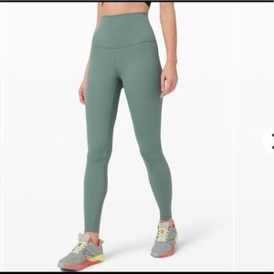 WUNDER UNDER SUPER HIGH-RISE FULL-ON LUXTREME 28" sze 4 lululemon Tidewater Teal